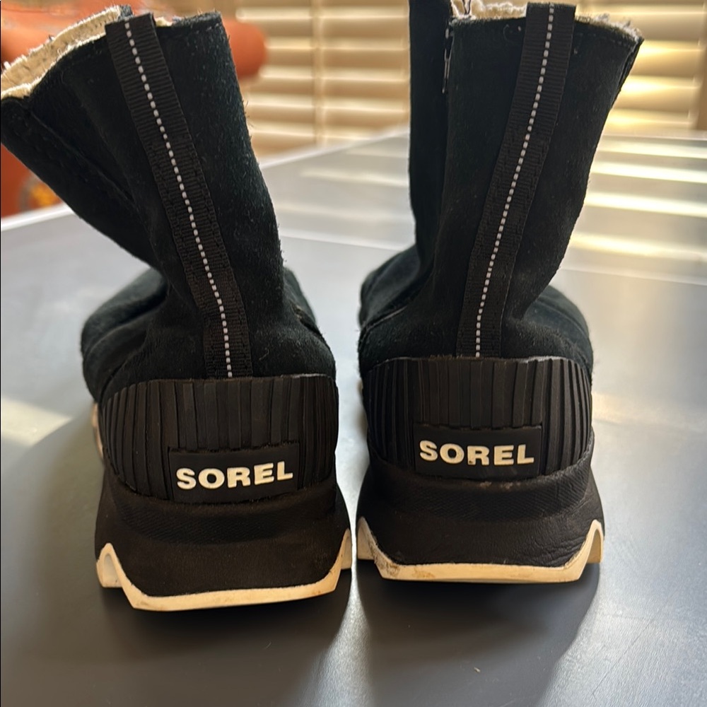 SOREL kinetic black Suede Boots
